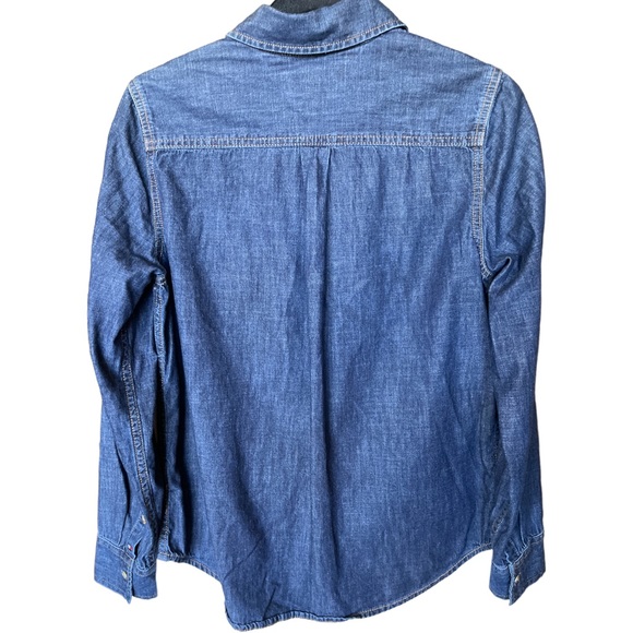 Tommy Hilfiger womens button down denim top is size S like new condition - Picture 2 of 5